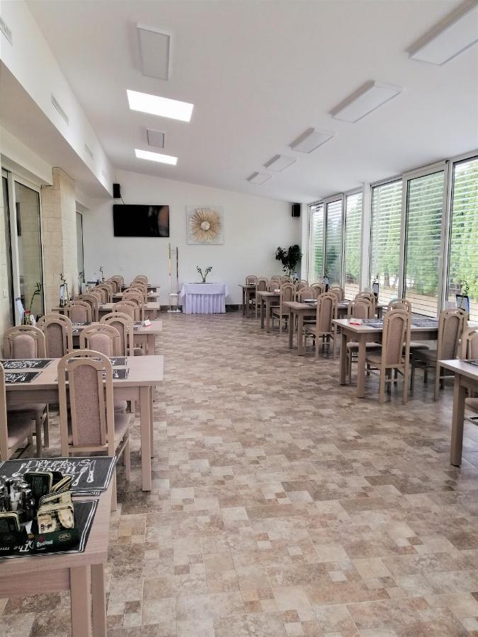 Penzion Adriana Nové Mesto nad Váhom Εξωτερικό φωτογραφία